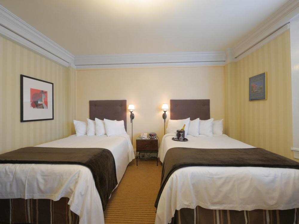 Deluxe Double Room with Two Double Beds interior